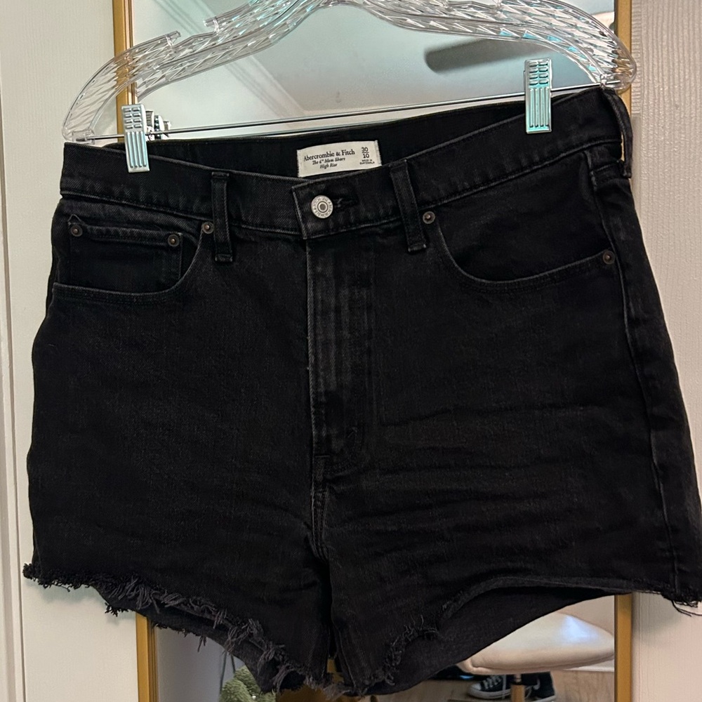 Abercrombie 4inch Mom Shorts size 30